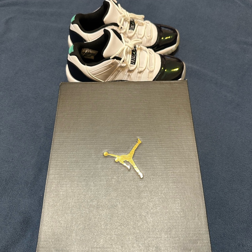 Jordan 11 Retro Low Iridescent (GS) - Picture 9 of 13